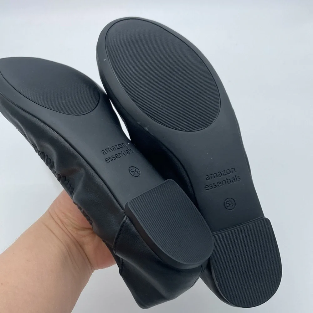 NWT AMAZON ESSENTIALS BLACK BALLET FLATS